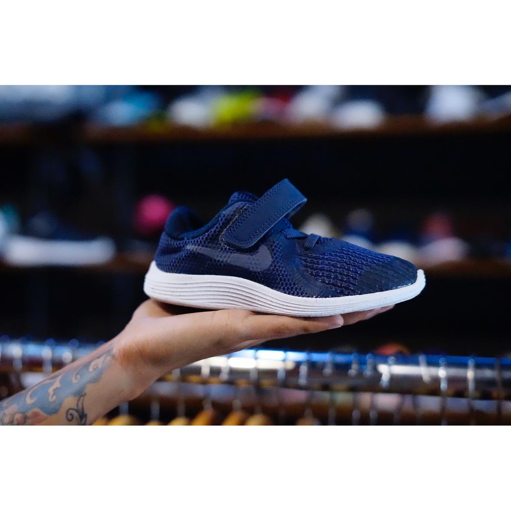 nike kids revolution 4 fade