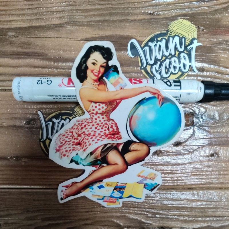 jual-stiker-vespa-sexy-stiker-pin-up-girl-vespa-sexy-eropa-style