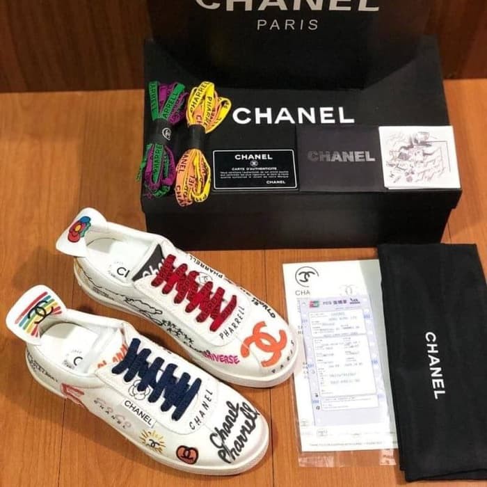 Harga sepatu chanel store pharrell