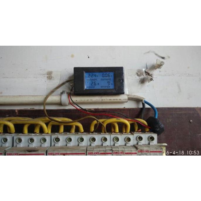 Digitales LCD Energiemessgerät – Sieh Stromverbrauch & Spannung Auf Einen Blick
