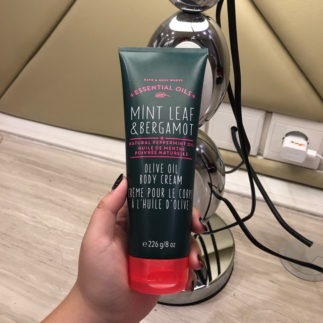 Jual Bath & Body Works Mint leaf & bergamot olive oil body cream (NEW