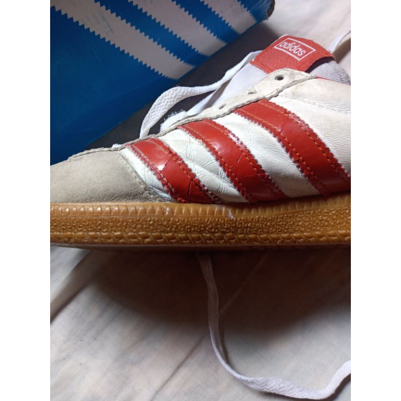 Sepatu 2024 adidas universal