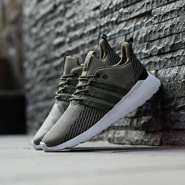 Adidas questar flow store dark green