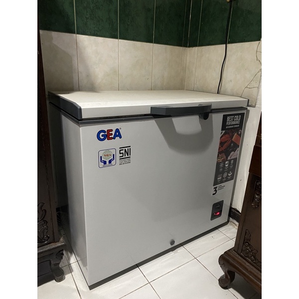 Harga freezer gea 100 liter deals second