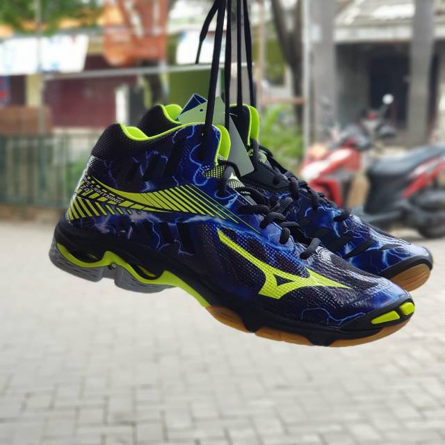 Sepatu mizuno wave shop lightning z low