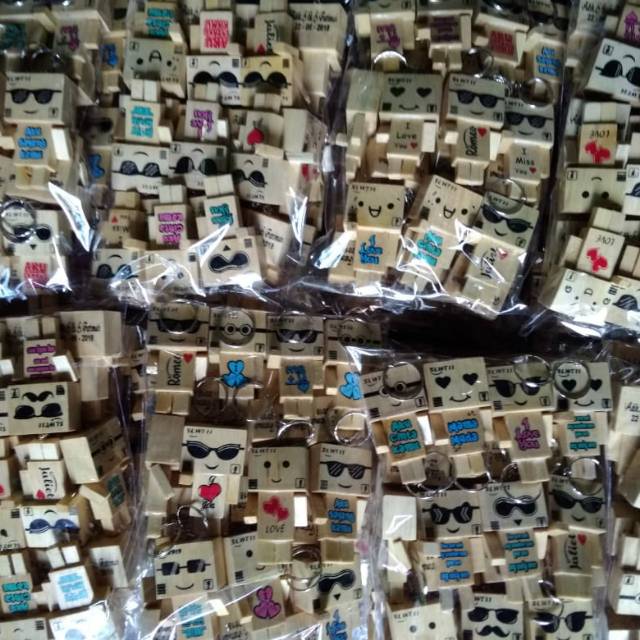 Jual GANTUNGAN KUNCI DANBO KAYU TEBAL | Shopee Indonesia