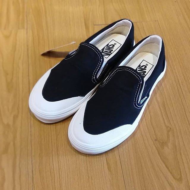 Vans slip on store half moon