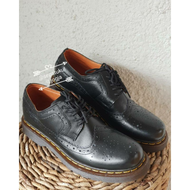 Jual Docmart Wingtip Klasik | Shopee Indonesia