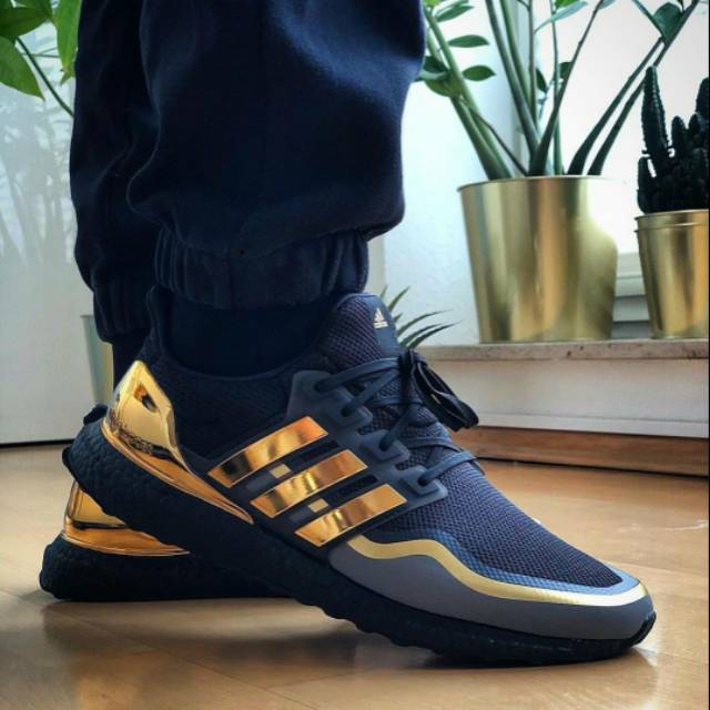 Jual Sepatu Adidas Ultra Boost MTL Black Gold Buat Cowok | Shopee Indonesia