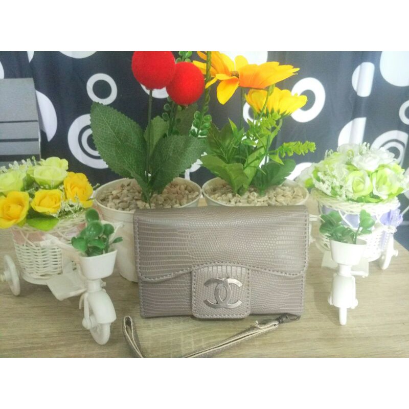 Jual Dompe Channel | Shopee Indonesia