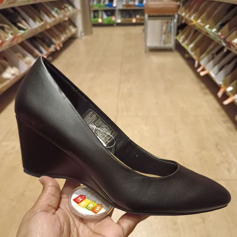 Jual PAYLESS WEDGES KARLILE BLACK 193145 BY COMFORT PLUS Shopee Indonesia