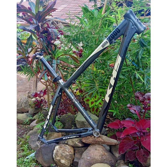 Jual Frame sepeda MTB merk KHS Alite 2000 made in USA set seatpost 