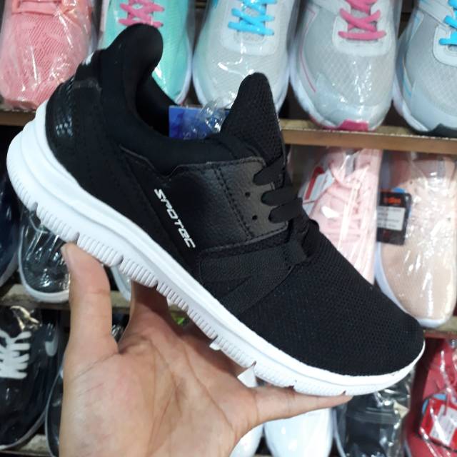 Jual Sepatu kets/sekolah hitam putih SPOTEC hexa original | Shopee ...