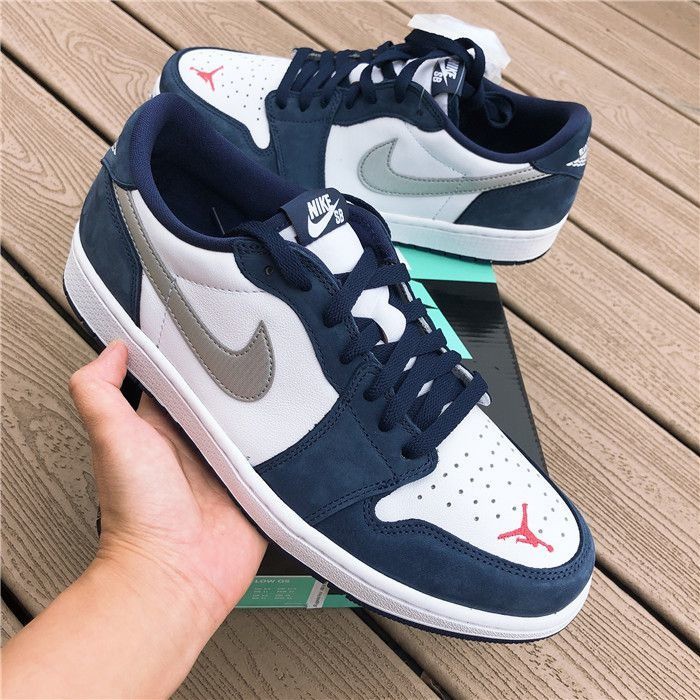 Jordan 1 Low SB Midnight Navy