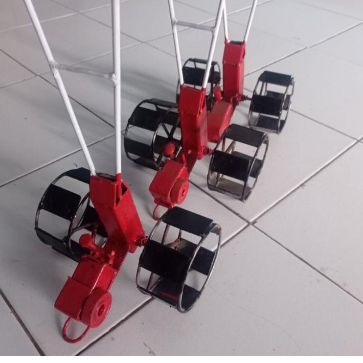 Jual Banyak Diminati MAINAN ANAK MINIATOR TRAKTOR BAJAK SAWAH 100% BESI ...