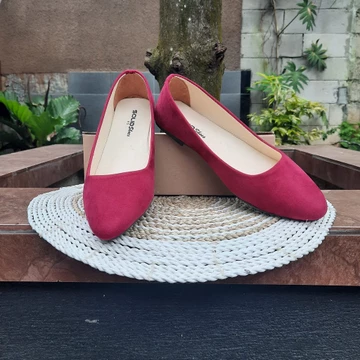 Flatshoes Wanita Suede Polos Desain Elegan