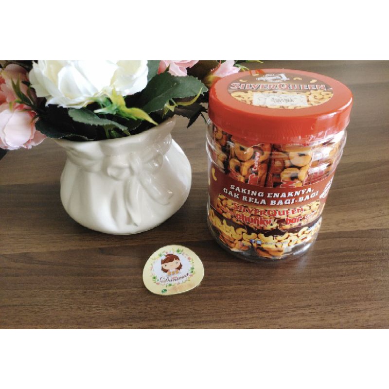 Jual .Silverqueen chunky bar cashew 33 gram in jar 12 pcs per toples ...