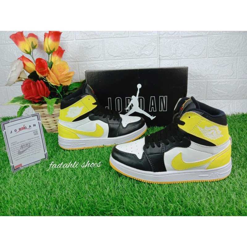 Jual Sepatu AIR JORDAN 1 HIGH LAKERS IVORY ROYALE WHITE KUNING PUTIH