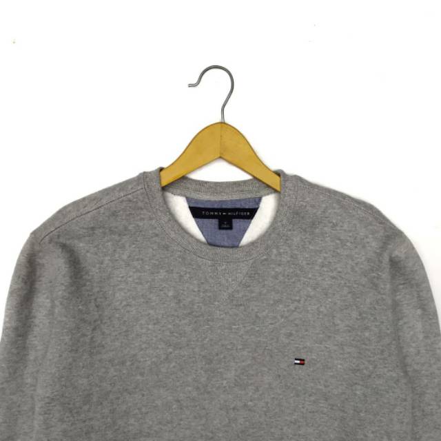 Jual CREWNECK TOMMY HILFIGER SMALL LOGO. | Shopee Indonesia