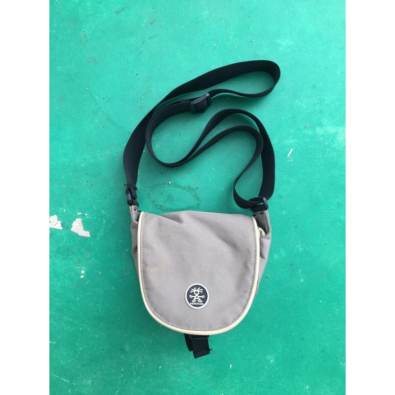 crumpler mini slingbag