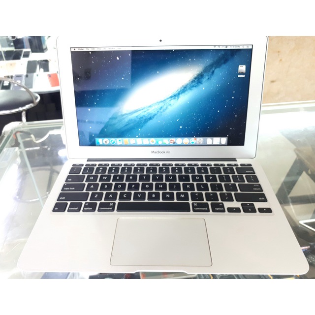 MacBook Air /11inch / Mid 2011 / A1370 / 悲痛 Core i5 1.60 MacBook Air /11inch / Mid 2011 / A1370 / 悲痛 Core i5 1.60