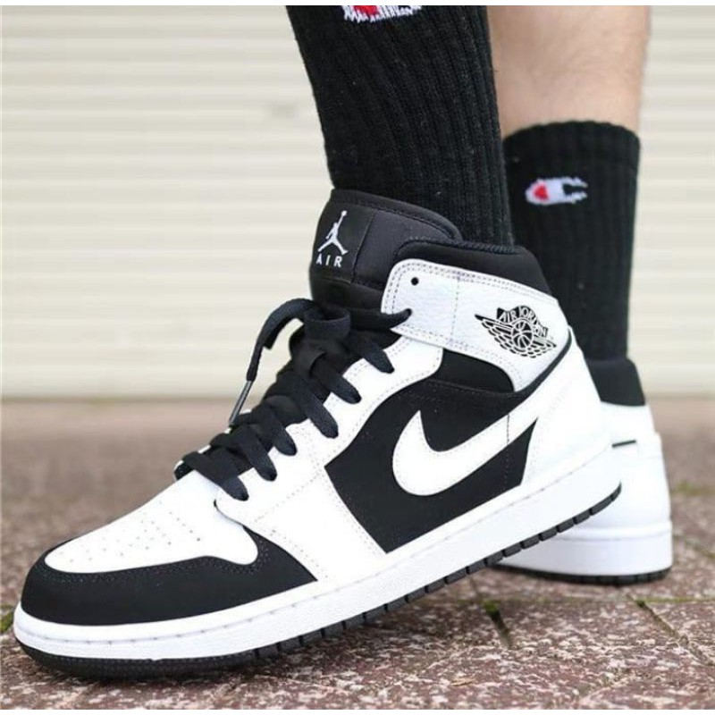 Nike air jordan deals 1 mid tuxedo