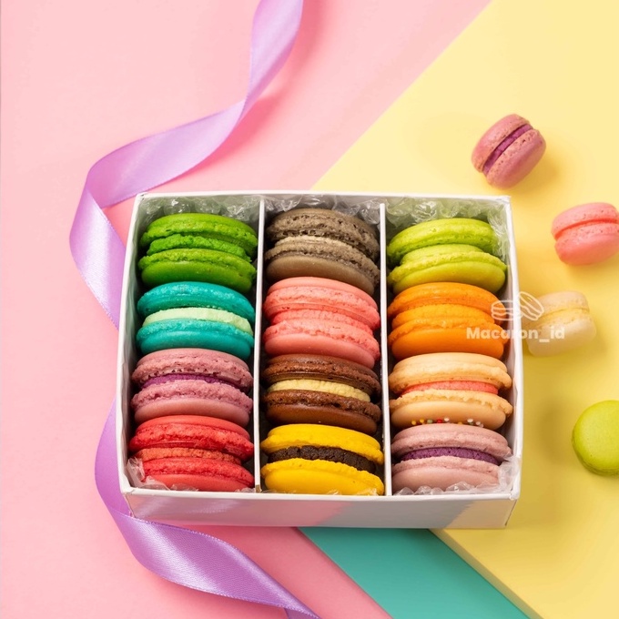 Jual Macaron Bestseller Regular isi 12 Diameter 4cm Besar Harga Murah ...