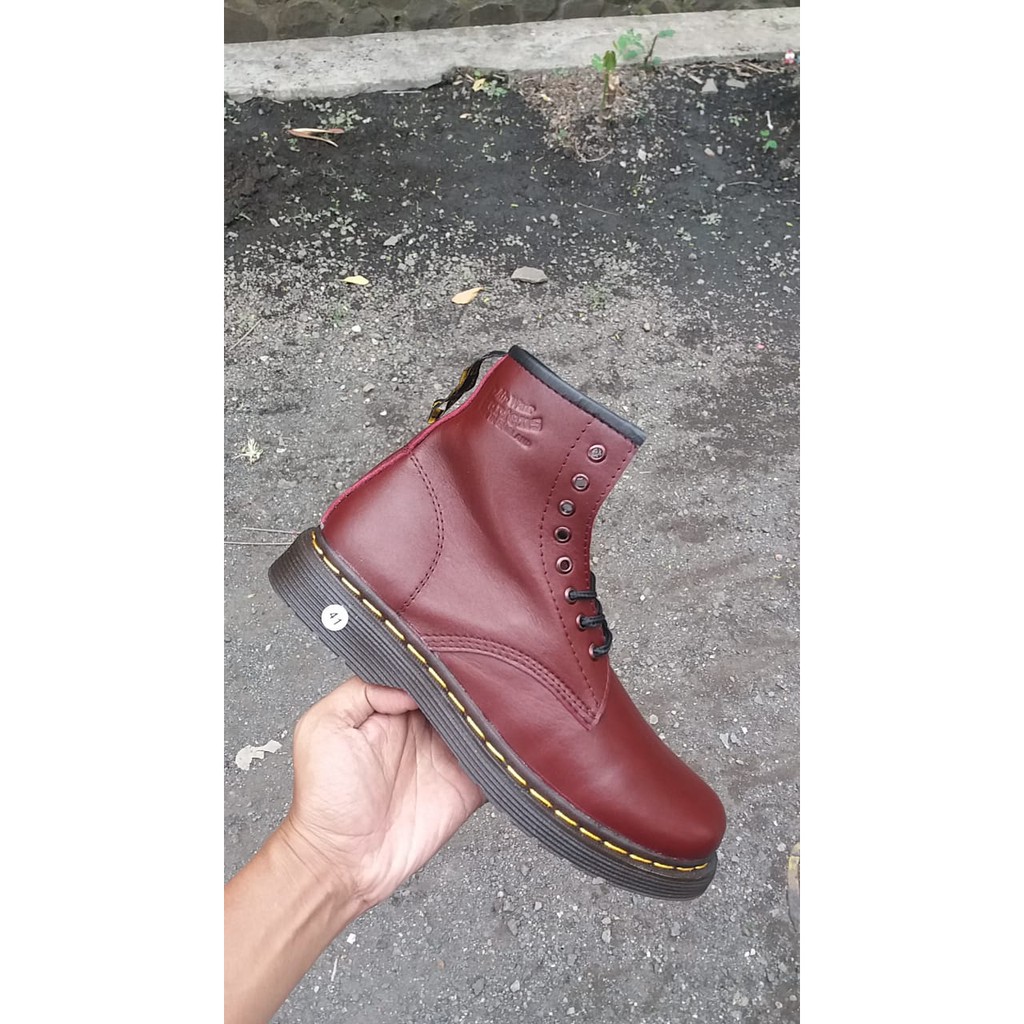 Jual Sepatu docmart 8 hole maron | Shopee Indonesia
