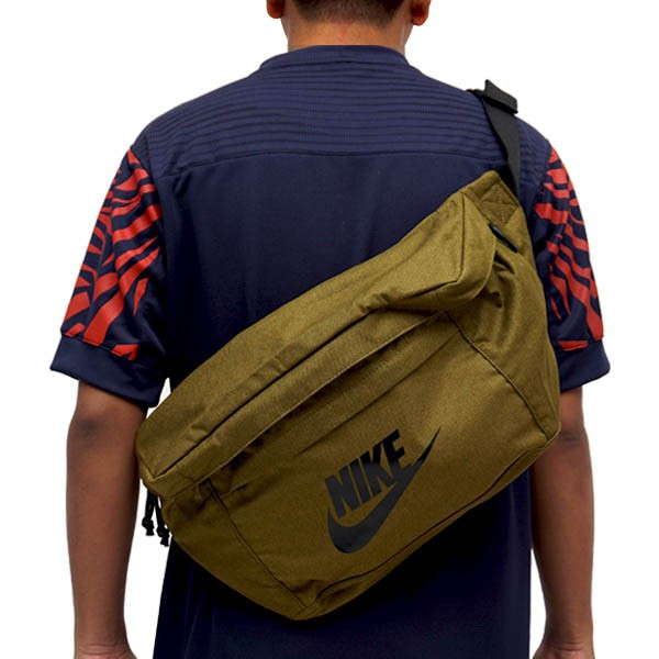 Nike tech 2024 hip pack olive