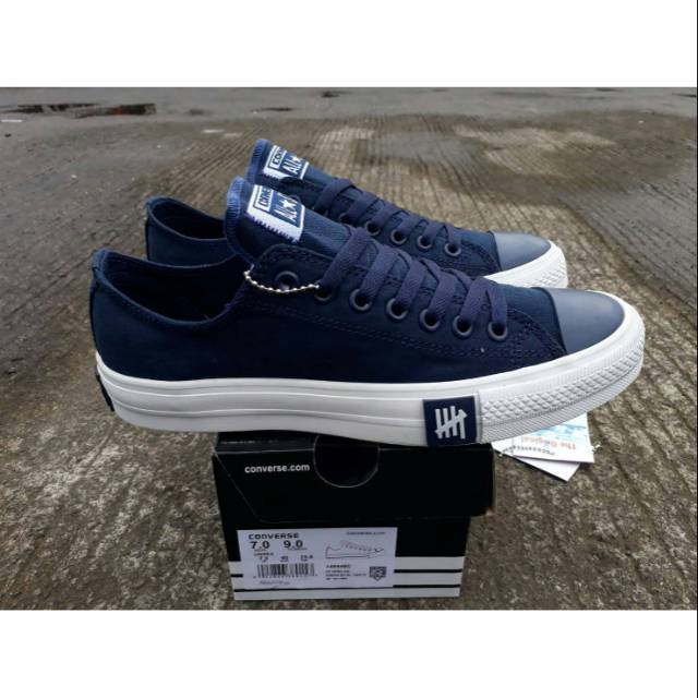 Sepatu converse clearance navy blue