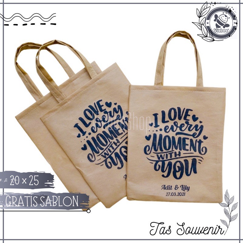 Tas souvenir on sale