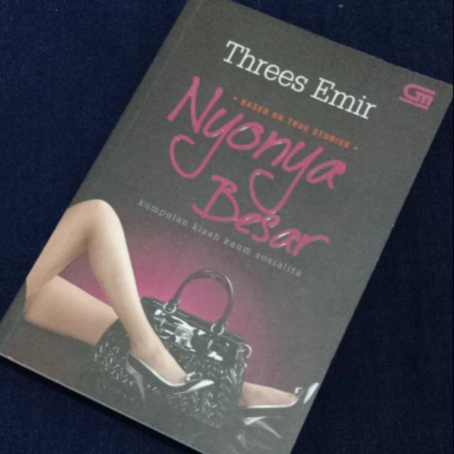 Jual Buku Novel Original NYONYA BESAR - THREES EMIR | Shopee Indonesia