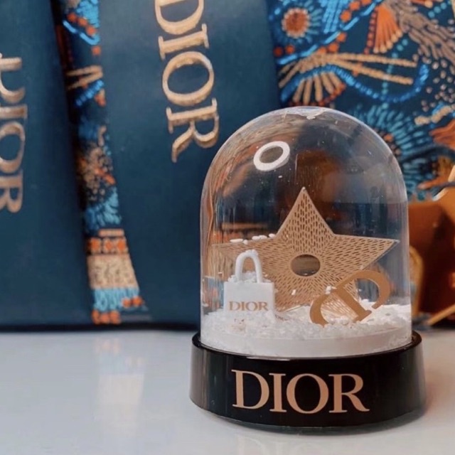 Jual D I O R exclusive gift (snow globe)