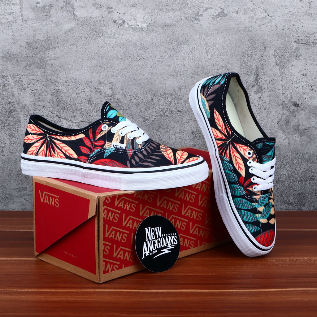 Vans 2025 a motif