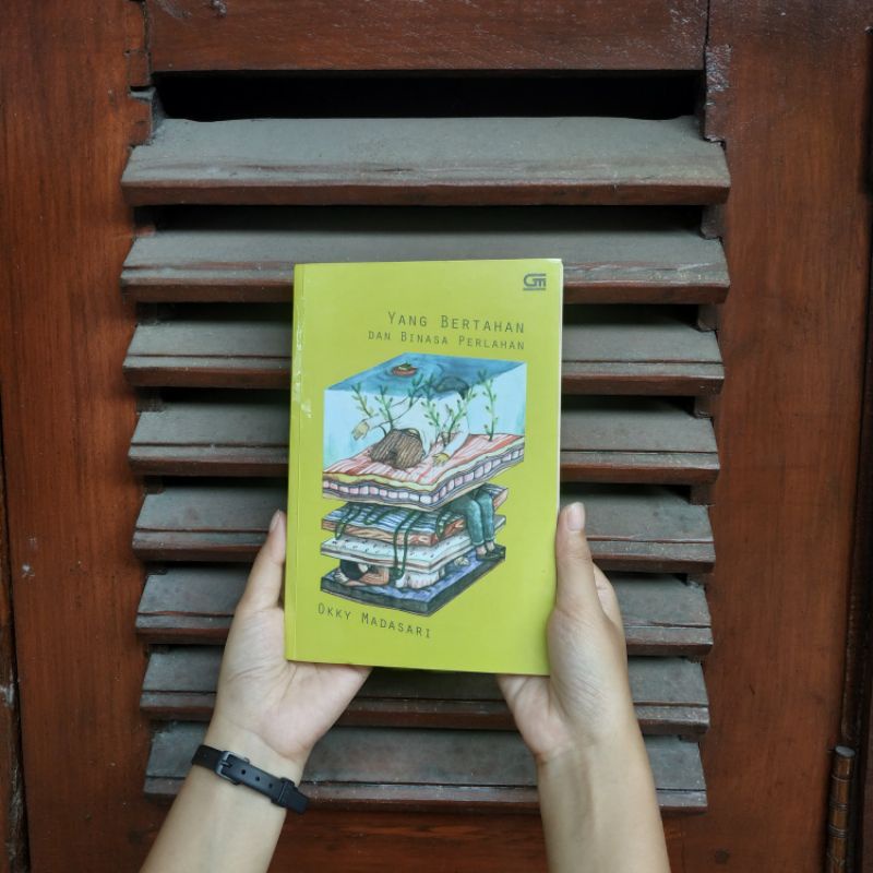 Okky Madasari penulis novel Yang Bertahan dan Binasa Perlahan