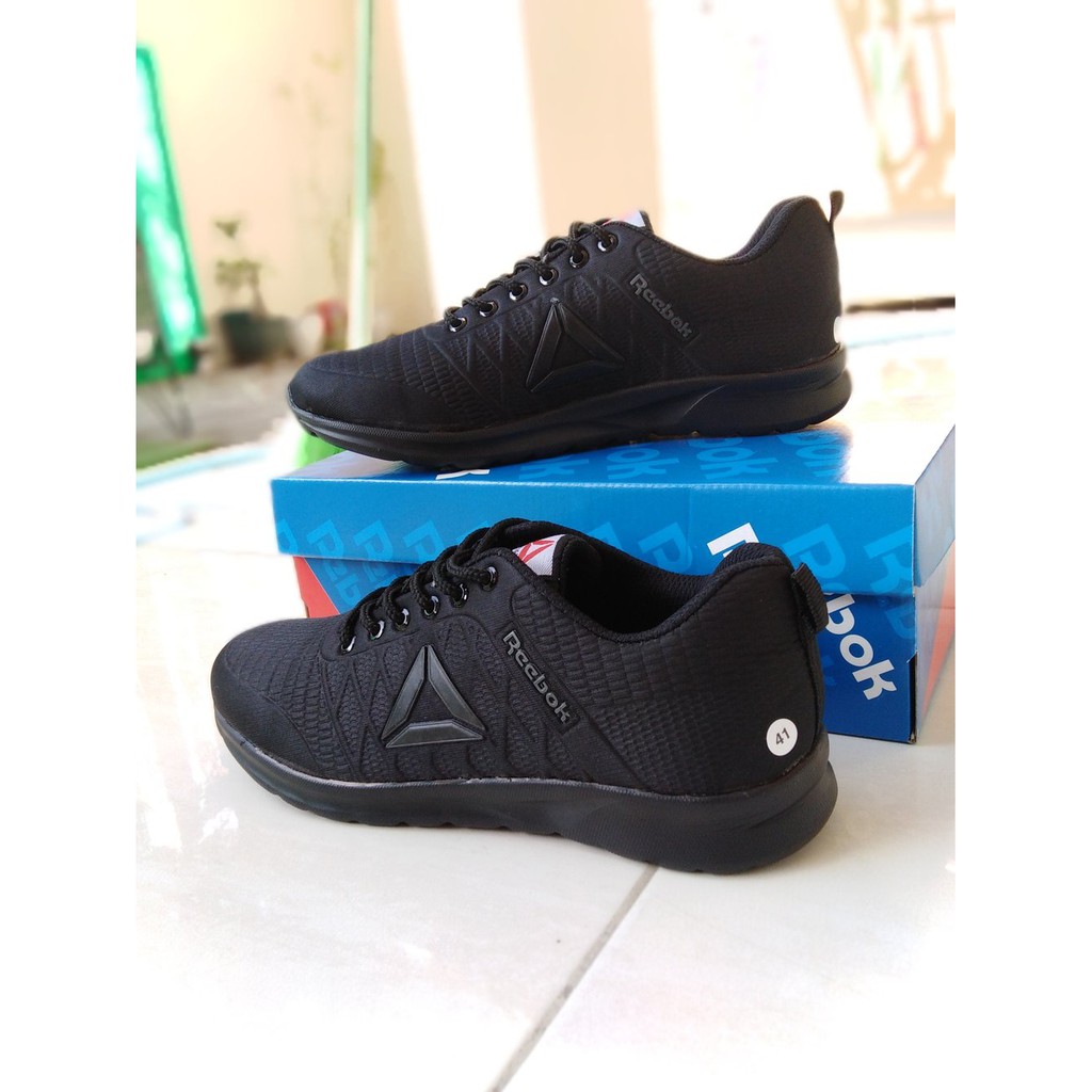 sepatu reebok sekolah