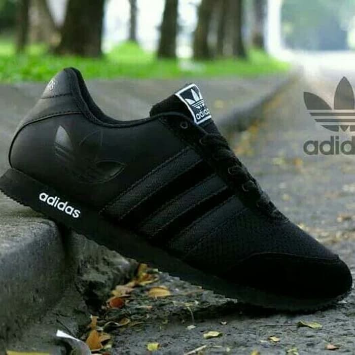 Sepatu adidas 2025 neo v racer