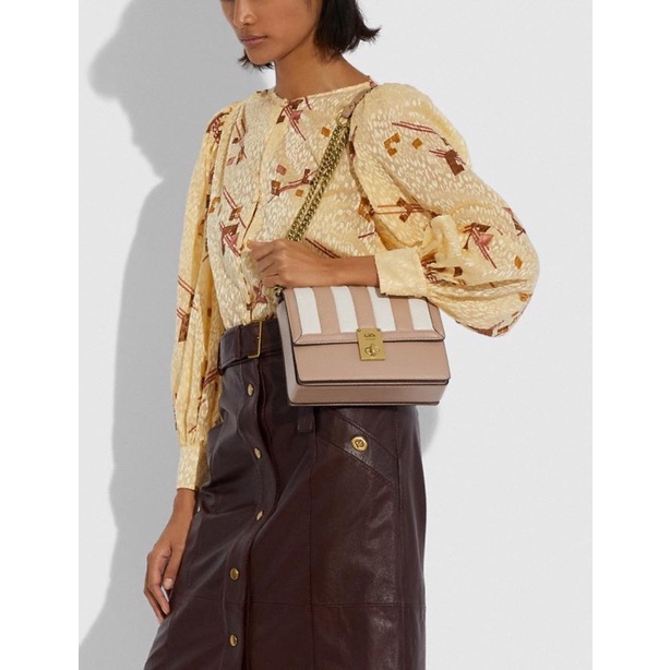 Jual Coach Hutton Shoulder Bag With Colorblock Quilting Taupe Multi ...