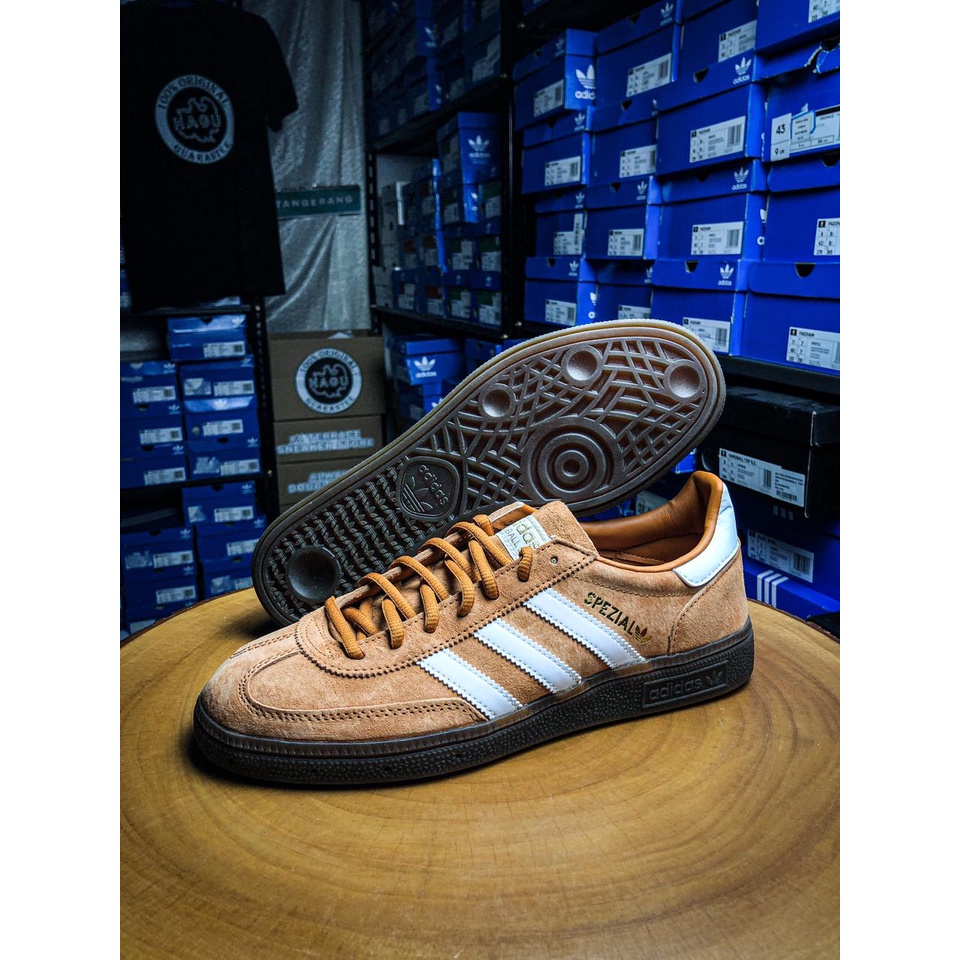 ADIDAS CASUAL HANDBALL SPEZIAL OREN PUTIH EE5730 HAGUSNEAKER