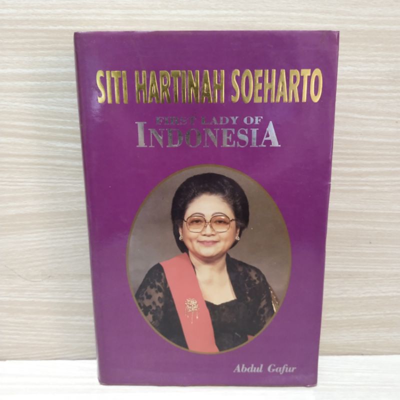 Jual Buku Siti Hartinah Soeharto First Lady Of Indonesia By Abdul Gafur ...