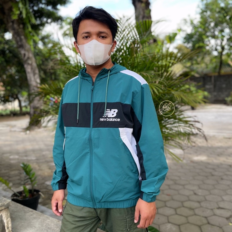 Jaket running new balance hotsell