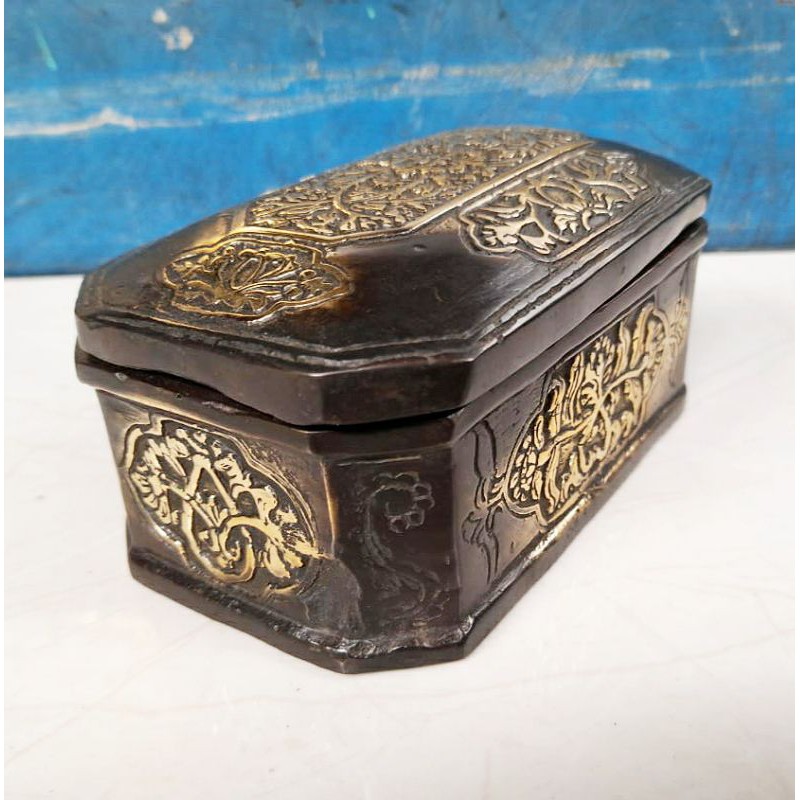 Jual Box Kotak Peti Pusaka Ukir Kuningan Hitam Antik Jadul | Shopee ...