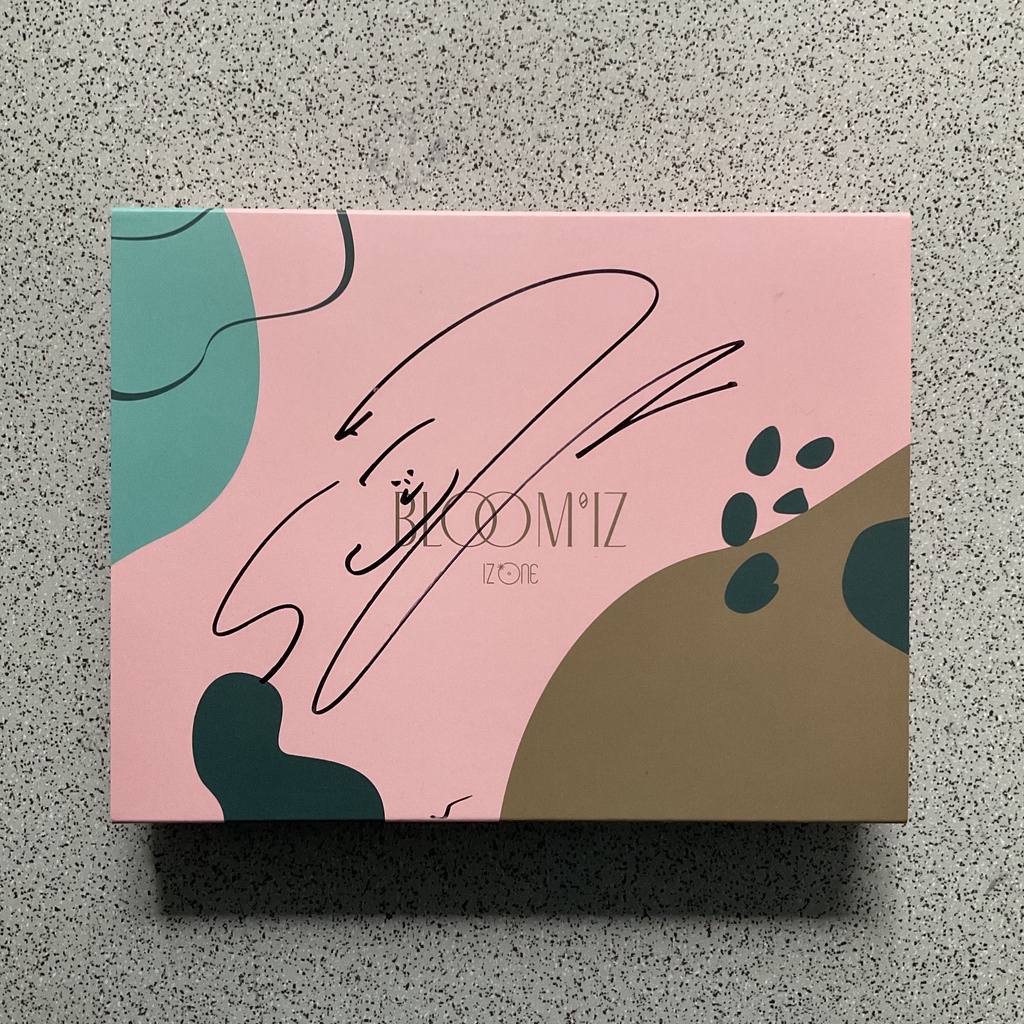 Jual IZ*ONE / IZONE - BLOOMIZ Miyawaki Sakura Mwave Signed Album Only ...