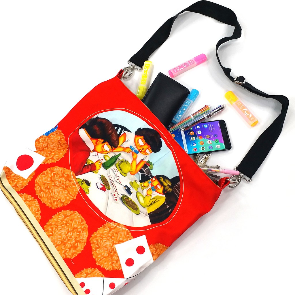 Jual Tas Selempang Keluarga makan Rengginang Lucu Casual | Shopee Indonesia