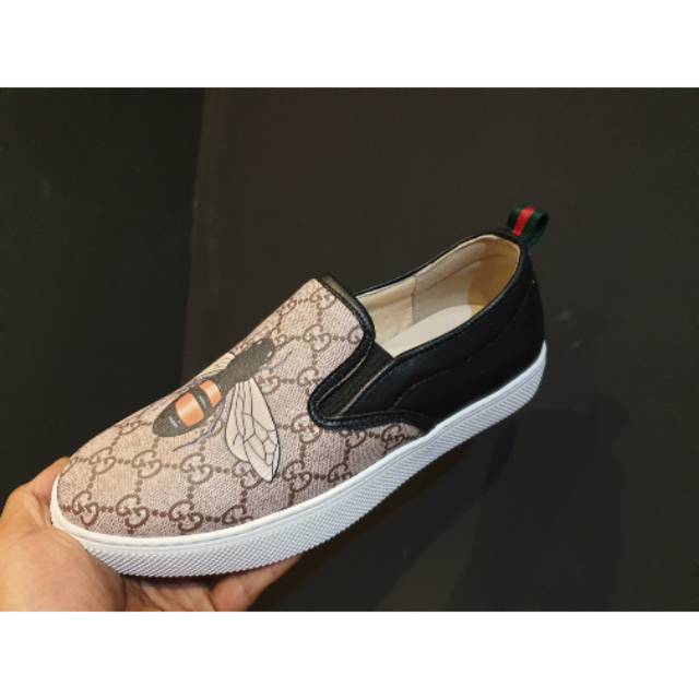 Sepatu slip on sales gucci