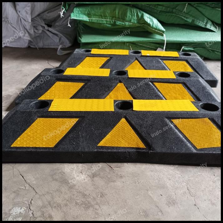 Jual Wheel Stopper Pvc / Pembatas Parkir Mobil Atau Pengganjal Roda ...