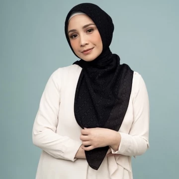 Diario X Nagita Slavina Ultrafine Winter Plain Scarf Kerudung Segi Empat
