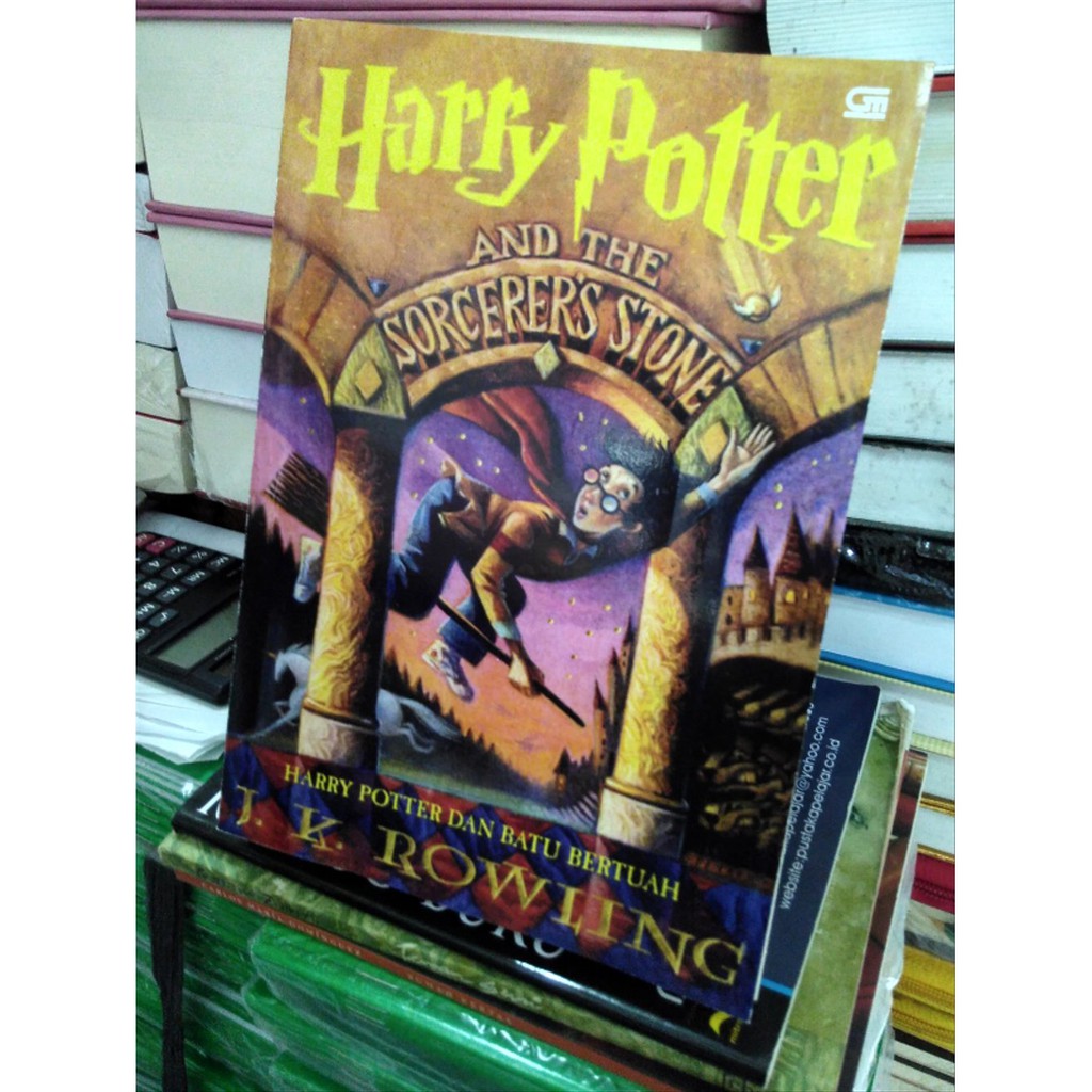 Jual HARRY POTTER Jilid 1 - And The Sorceres Stone ( Harry Potter Dan ...