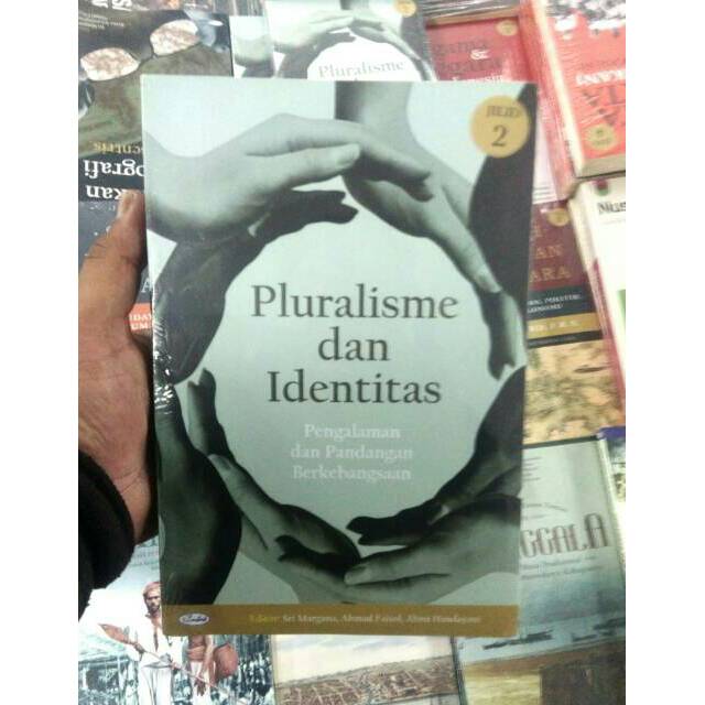 Jual Pluralisme Dan Identitas: Pengalaman Dan Pandangan Berkebangsaan ...