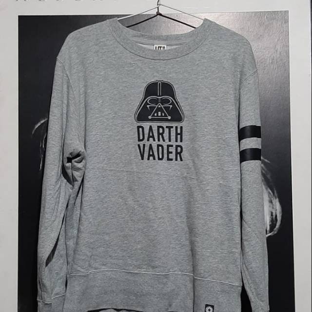 Jual Crewneck starwars UT uniqlo | Shopee Indonesia